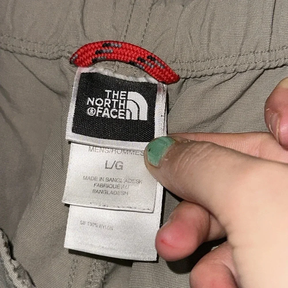 men's tan The North Face cargo shorts size large